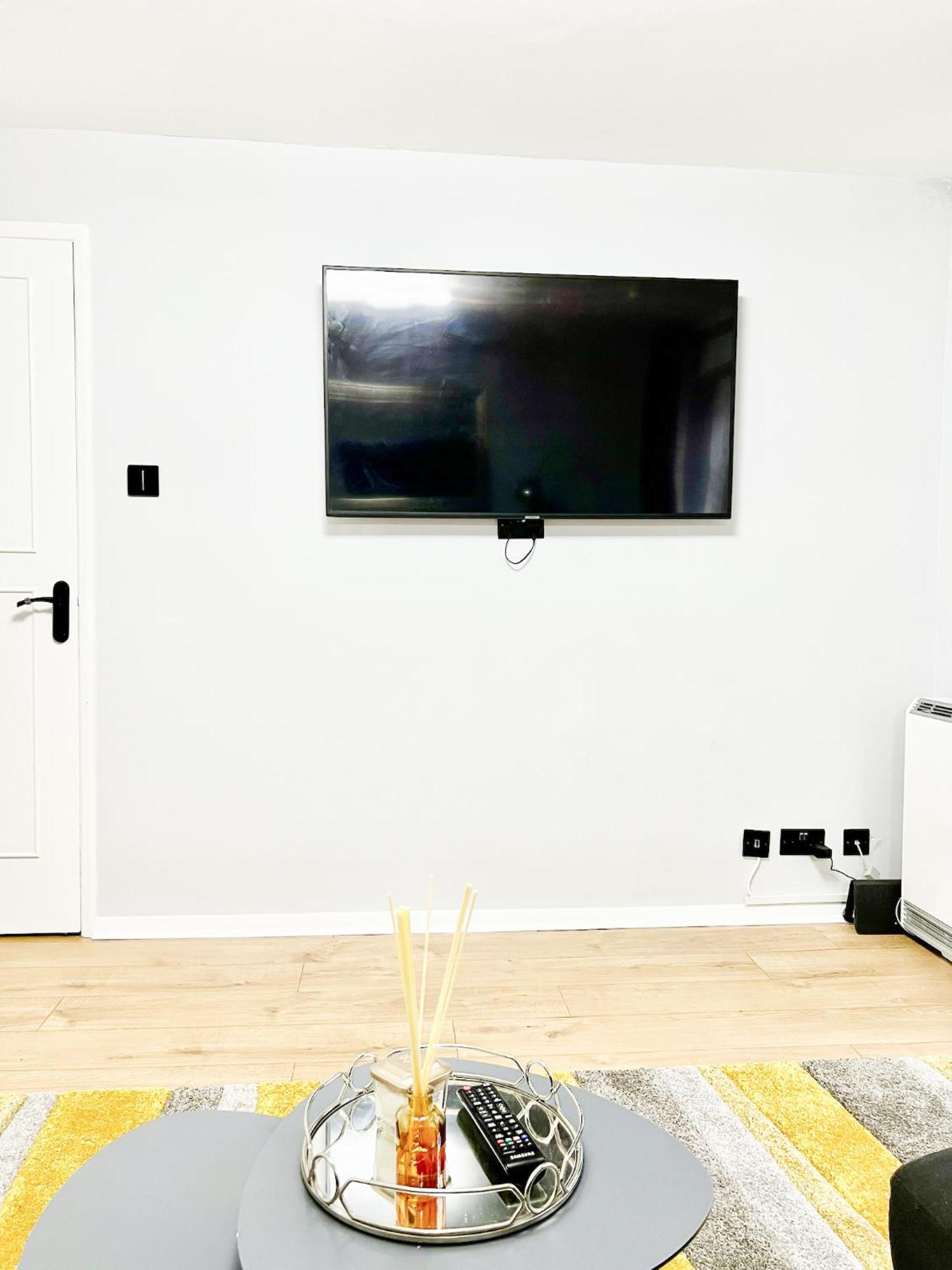 Beautiful Apartment In Beckton With Private Entrance And Garden ลอนดอน ภายนอก รูปภาพ
