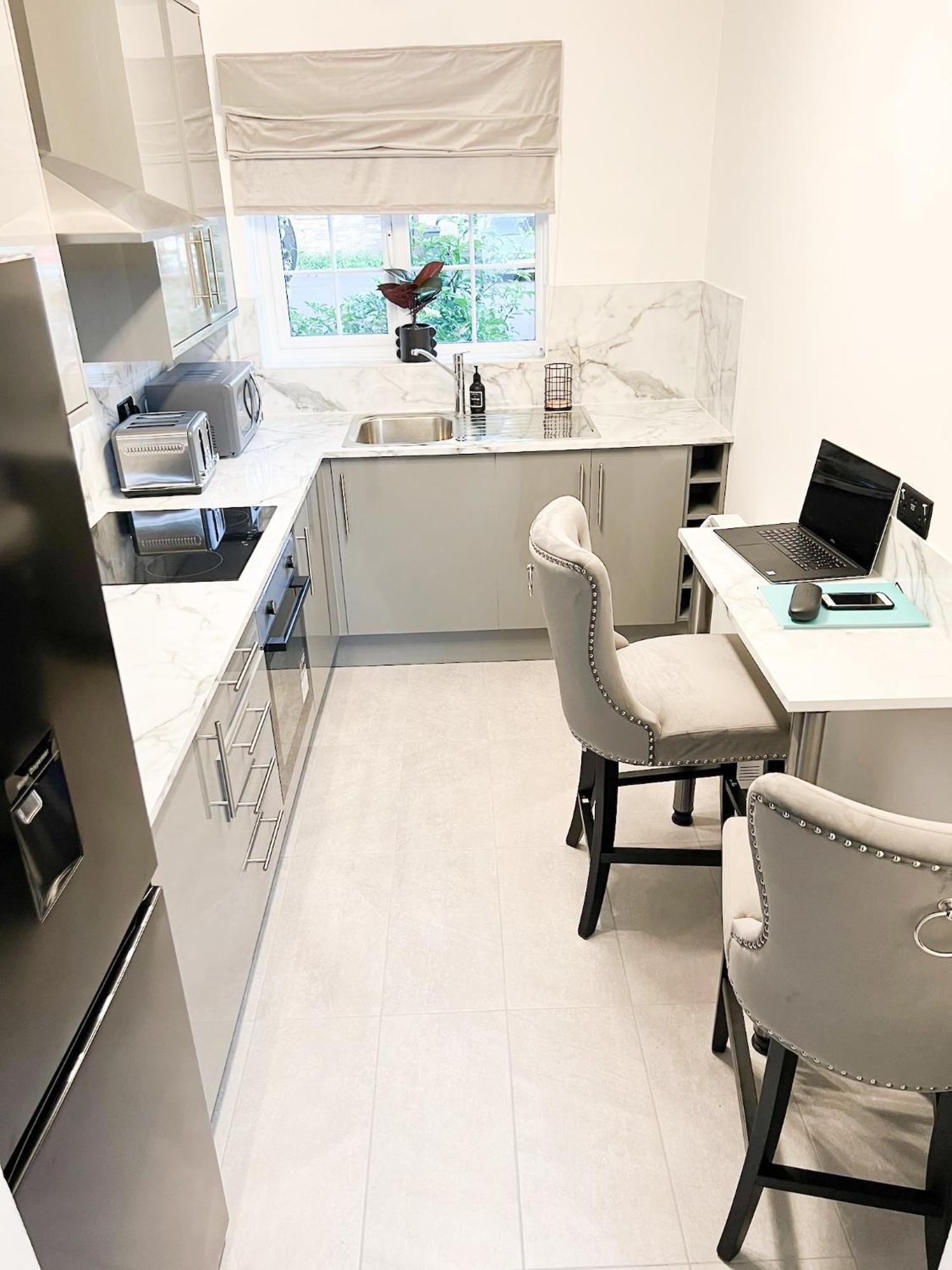 Beautiful Apartment In Beckton With Private Entrance And Garden ลอนดอน ภายนอก รูปภาพ