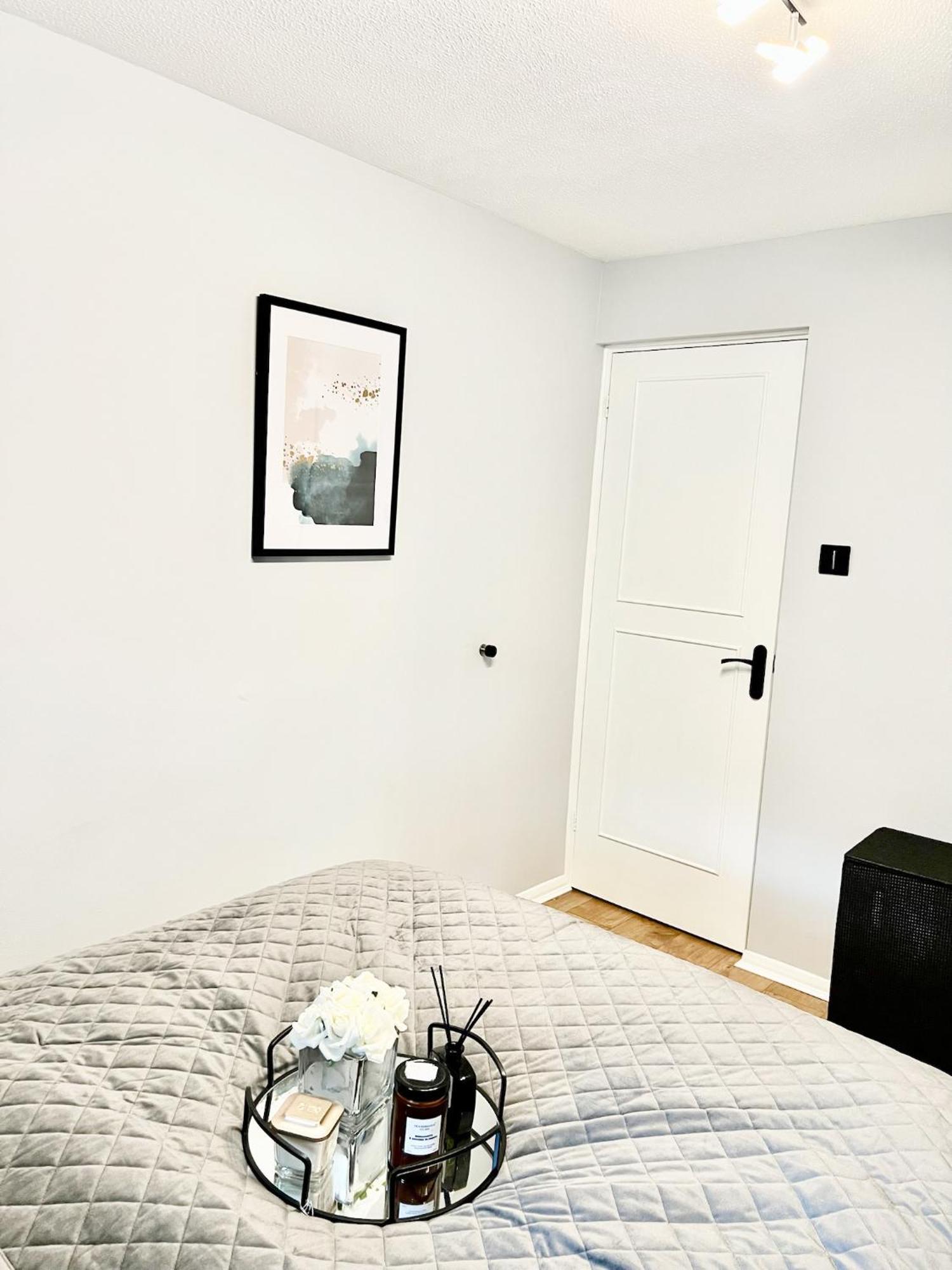 Beautiful Apartment In Beckton With Private Entrance And Garden ลอนดอน ภายนอก รูปภาพ