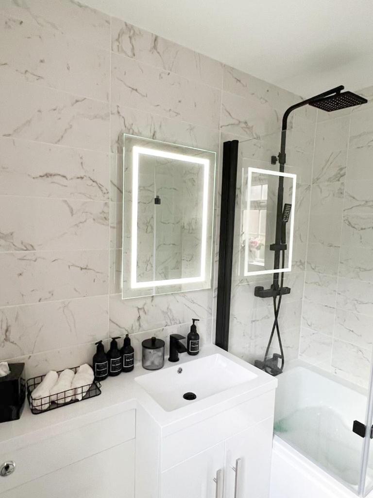 Beautiful Apartment In Beckton With Private Entrance And Garden ลอนดอน ภายนอก รูปภาพ