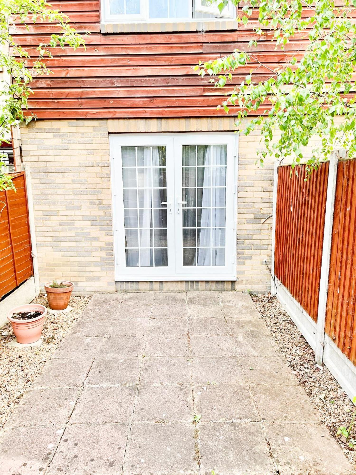 Beautiful Apartment In Beckton With Private Entrance And Garden ลอนดอน ภายนอก รูปภาพ
